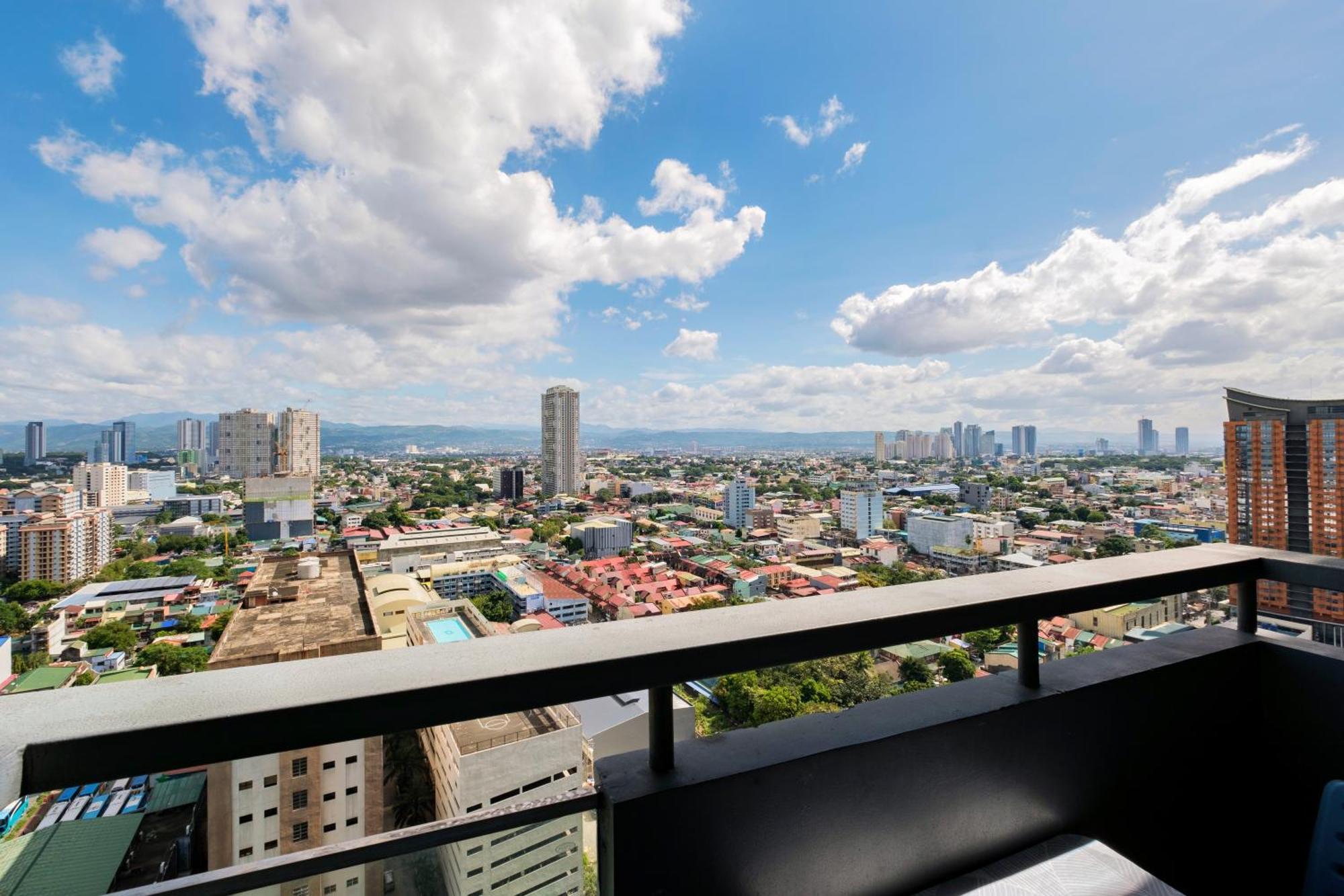 Manhattan Heights Modern Studio Cubao Bagian luar foto